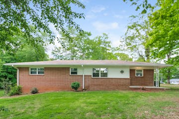 4130 Davbow Dr Pfafftown, NC 27040